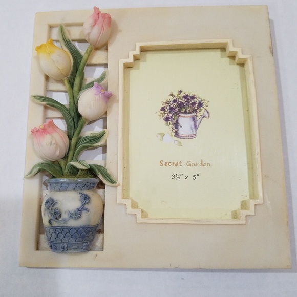 NWT, 3D, Secret Garden 3 1/2"×5 " picture frame - Picture 1 of 5